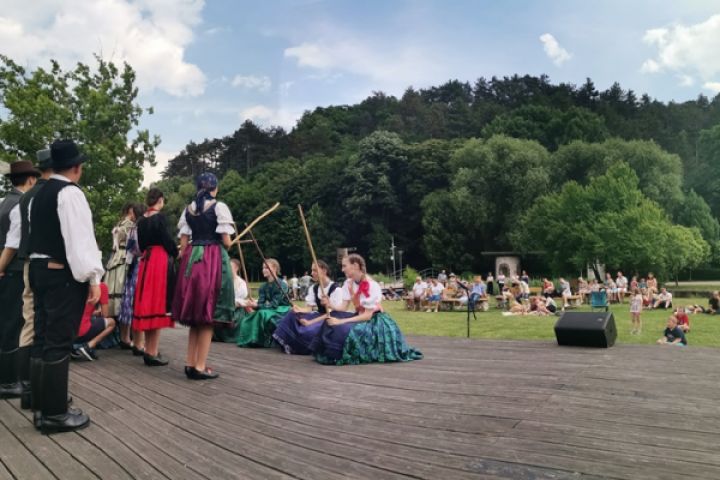 Operettpezsgés a IV. Veszprémi Rátonyi Róbert Operettfesztivál második napján