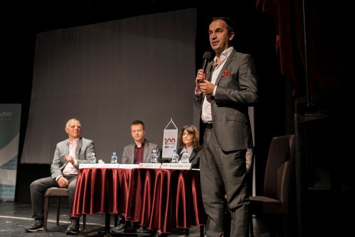 Bakos Kiss Gábor, a színház leköszönő igazgatója