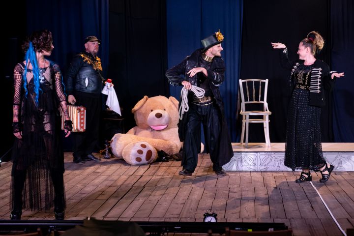Shakespeare „rave-ület" – Ahogy tetszik Dunaújvárosban