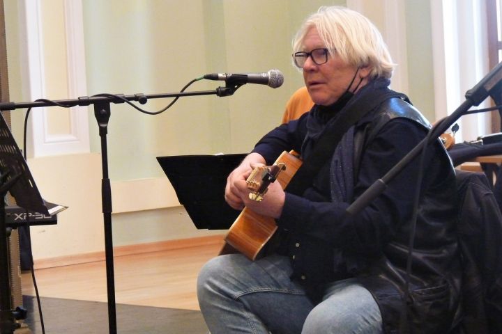 Ördögölő Józsiás: itt a zenekar!