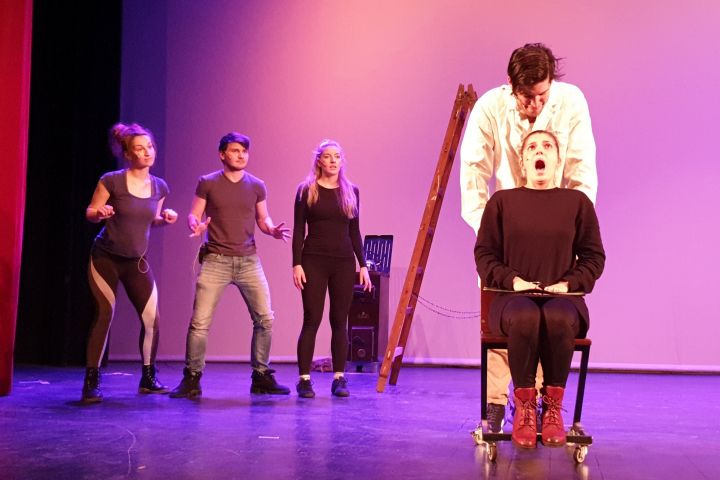 Ágacska köszönti a Karácsonyt