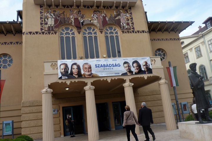 Hét hónap után az első nézők érkeznek