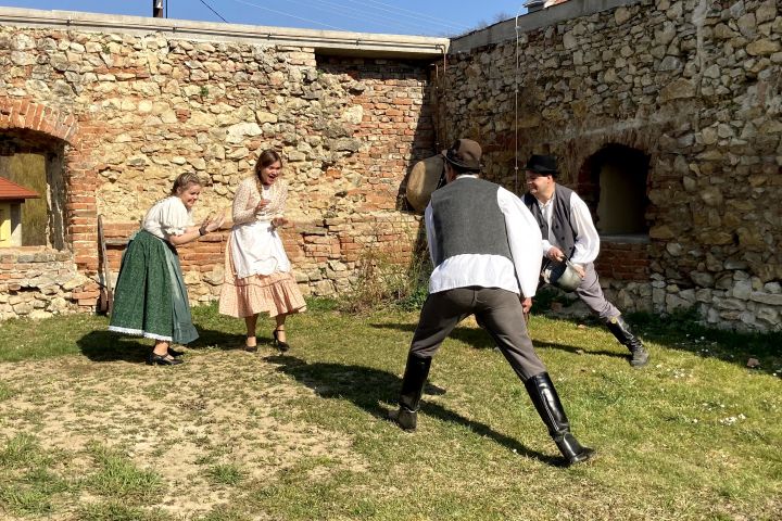 Hogy is volt? Húsvéti múltidézés a Veszprémi Petőfi Színházzal