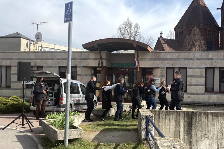 Mi kulturszurival „oltunk”!