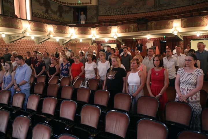 Mozgalmas, szeretetben és sikerekben gazdag évadot zárt a Veszprémi Petőfi Színház!