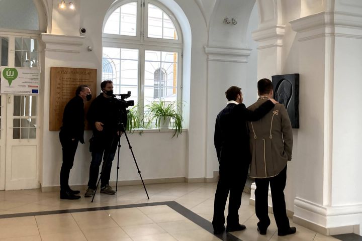 VESZPRÉMI PETŐFIgyelő címmel készít videót a Veszprémi Petőfi Színház március 15. alkalmából