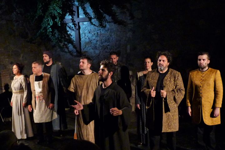 Isten komédiása Magyarpolányban