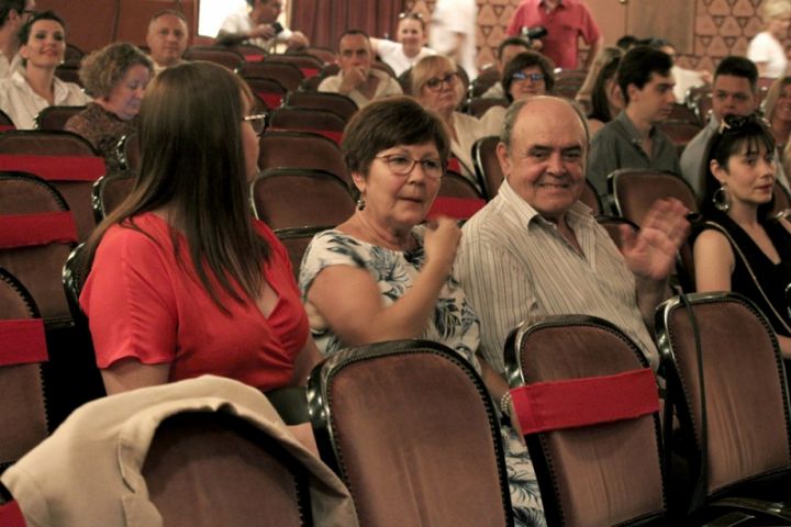 Egy pillanatra sem álltunk meg – több száz élő előadás, különleges programok a pandémia alatt is a Veszprémi Petőfi Színháztól