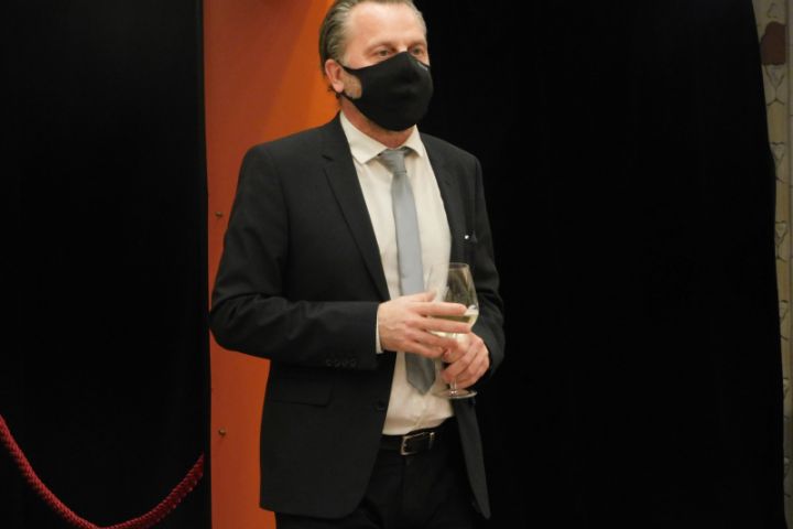 Biztonságos bemutató a Veszprémi Petőfi Színházban