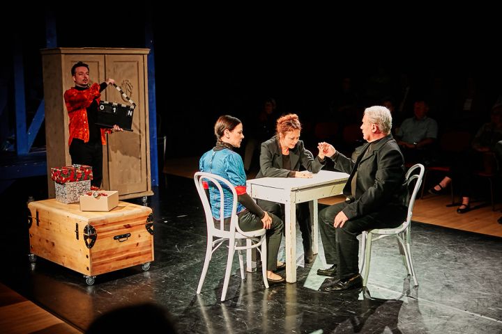 A zuhanás második pillanata: Marosszéki Tamás, Szőcs Erika, Major Zsolt, Molnár Anikó