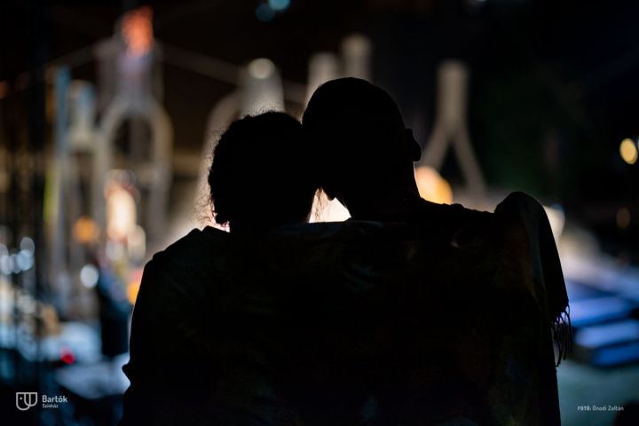 A nyári fesztiválmeghívások sorát a Szentendrei Skanzenben kezdte a Bartók Kamaraszínház