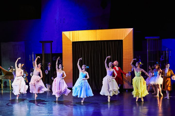 Farinelli: The show must go on