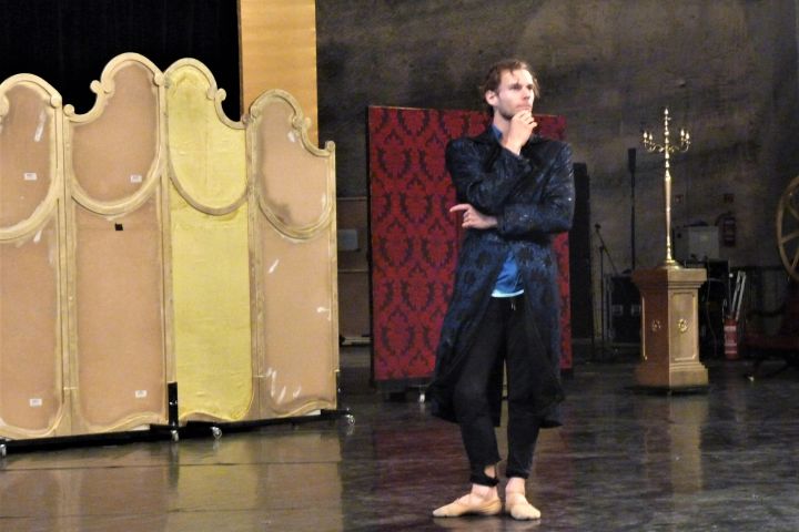 Farinelli: próbák a barlangban