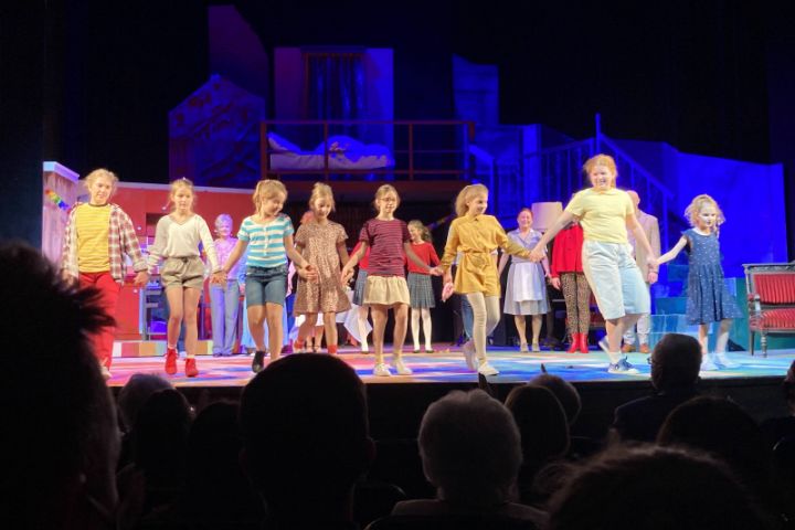 Összefogás, szeretet: dupla teltházzal mutattuk be A Két Lotti ifjúsági darabunkat!