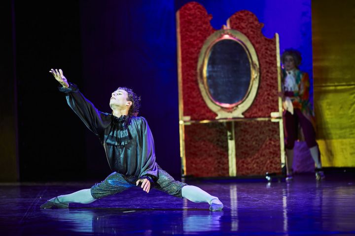 Farinelli: The show must go on