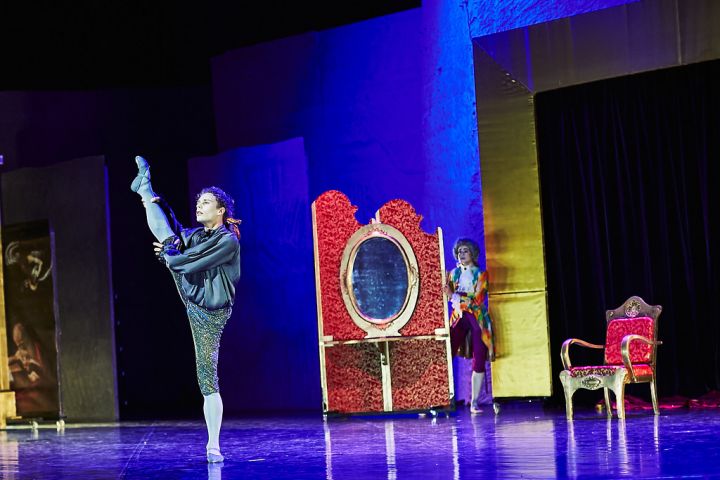 Farinelli: The show must go on