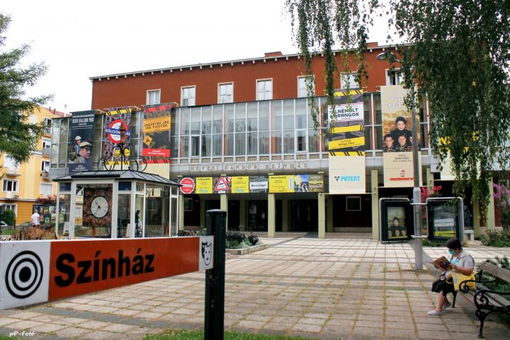 Arra készülnek, hogy lesz színház