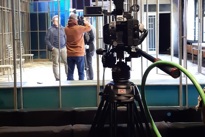 A gép forog, az alkotó sem pihen