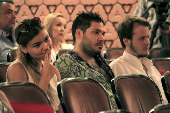 Egy pillanatra sem álltunk meg – több száz élő előadás, különleges programok a pandémia alatt is a Veszprémi Petőfi Színháztól