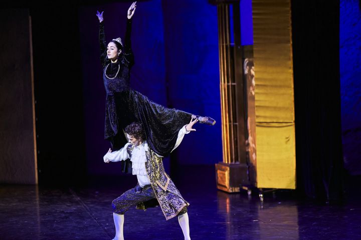 Farinelli: The show must go on