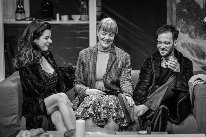 A Hedda Gabler előadás Guelmino Sándor rendezésében látható Tatabányán!