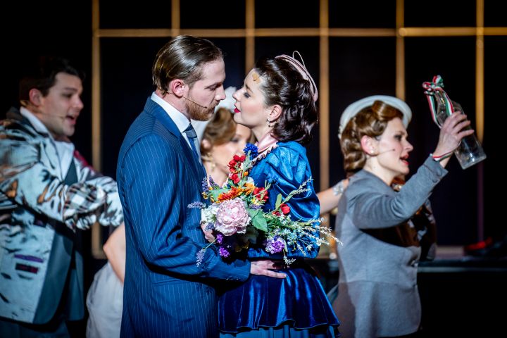 Sok tapssal, s még több nevetéssel fogadta a közönség az Egy csók és más semmit