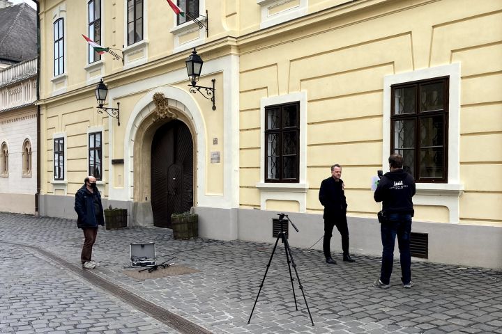 VESZPRÉMI PETŐFIgyelő címmel készít videót a Veszprémi Petőfi Színház március 15. alkalmából