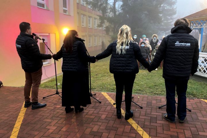 „Idősek otthonainak lakói kérték, mi teljesítjük!” kezdeményezés a Veszprémi Petőfi Színháztól