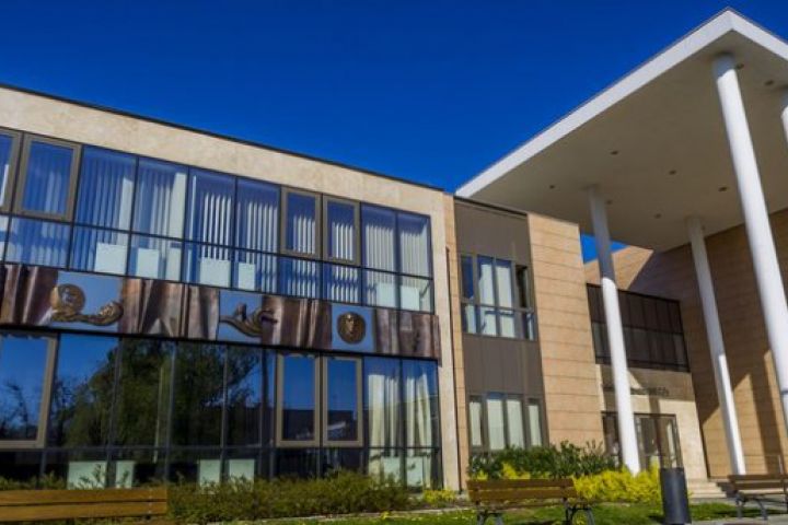 Nyit a Weöres Sándor Színház