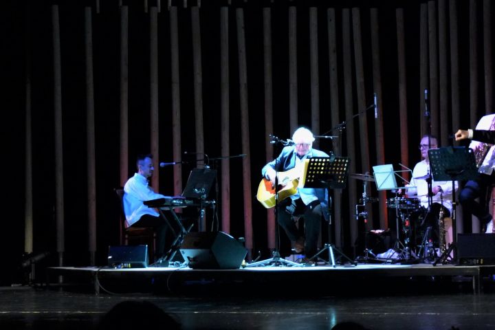 Fergeteges Tücsöklakodalom