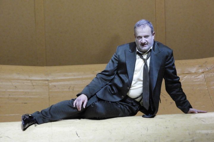 Kardos Róbert / A revizor / Fotó: Mihóczy Mercédesz, Jászai Mari Színház