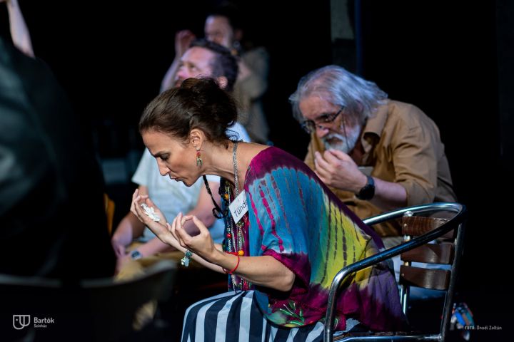 A nyári fesztiválmeghívások sorát a Szentendrei Skanzenben kezdte a Bartók Kamaraszínház