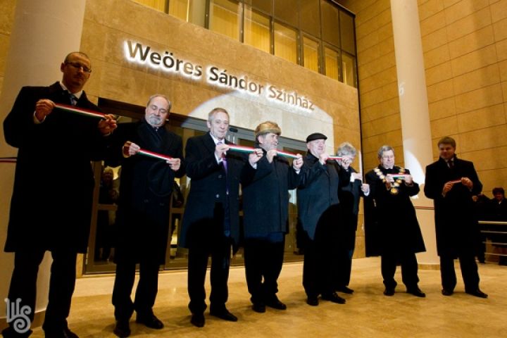 Tíz éve az új épületben