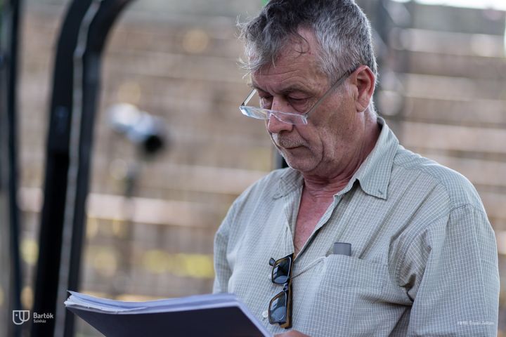 A nyári fesztiválmeghívások sorát a Szentendrei Skanzenben kezdte a Bartók Kamaraszínház