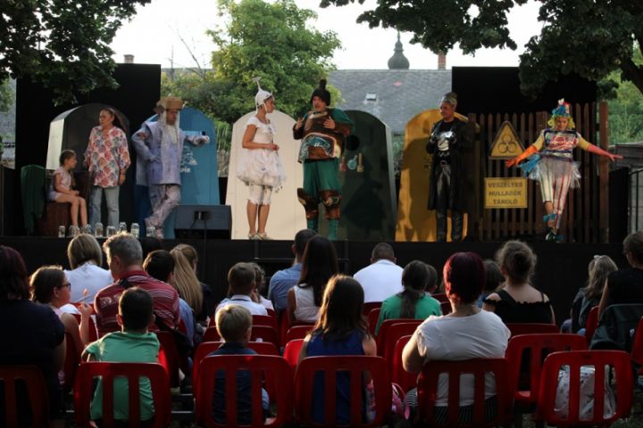 Elindultak előadásaink a Vörösberény Kolostorban és a Kerényi Imre Kult-Magtárban!