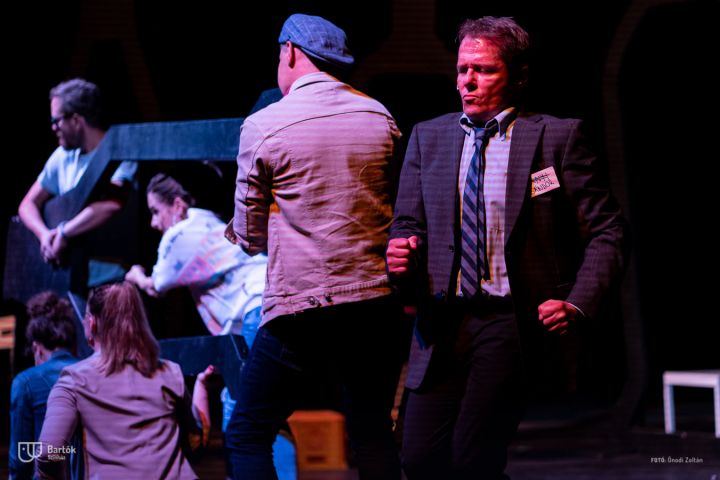 A nyári fesztiválmeghívások sorát a Szentendrei Skanzenben kezdte a Bartók Kamaraszínház