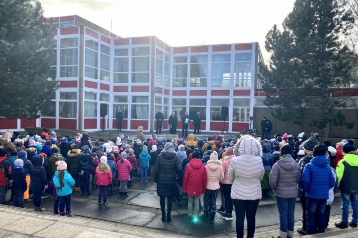 160 alkalom, 35 település, több ezer hálás néző a Pandémiában! Egy éve indult útjára „Maradj otthon, majd mi megyünk!” programunk