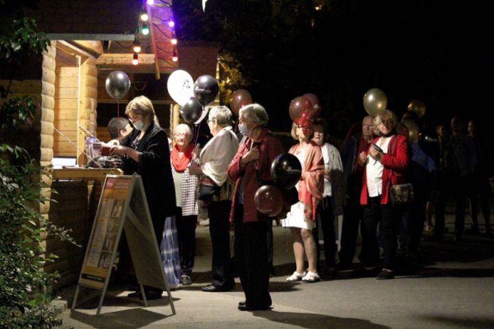 Lélekemelő, fergeteges Bérletek Éjszakája a Veszprémi Petőfi Színház előtti téren!