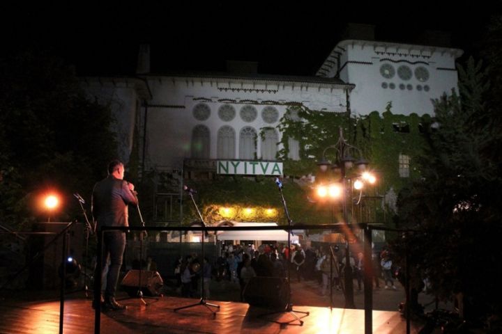 Lélekemelő, fergeteges Bérletek Éjszakája a Veszprémi Petőfi Színház előtti téren!