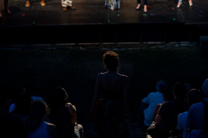 A nyári fesztiválmeghívások sorát a Szentendrei Skanzenben kezdte a Bartók Kamaraszínház