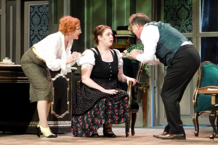 Egy csók és más semmi operett a Veszprémi Petőfi Színház színpadán