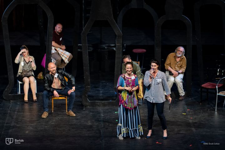 A nyári fesztiválmeghívások sorát a Szentendrei Skanzenben kezdte a Bartók Kamaraszínház