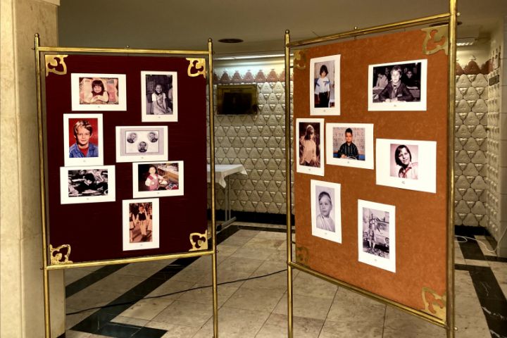 „Ilyenek voltunk...” különleges kiállítás A tanítónő zártkapus főpróbája előtt