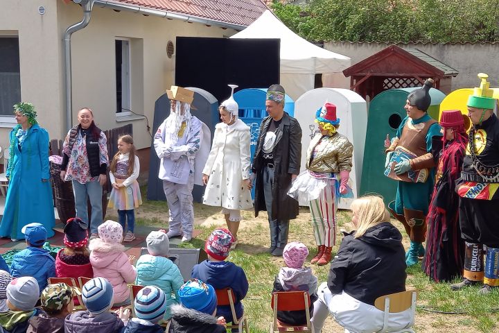 Elindult „Maradj az óvodában, iskolában, majd mi megyünk!” programsorozatunk