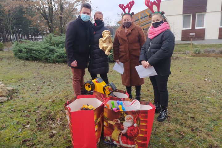 A Fenyveserdő Gyermekotthon lakóit leptük meg Mikulás alkalmából
