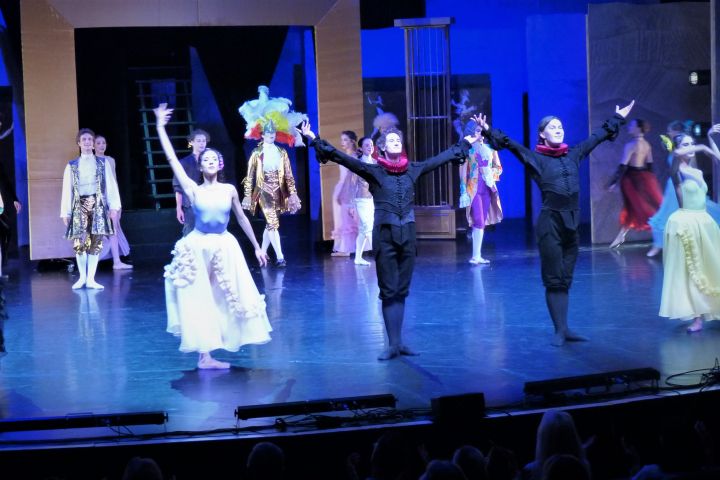 Farinelli: The show must go on