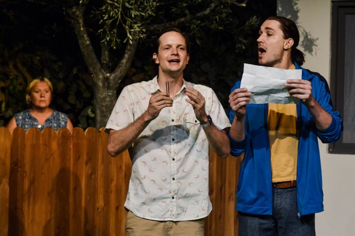 „Abszolút felelősség nélkül, saját magunkon röhögni” – a Vojágert mutatja be a miskolci színház