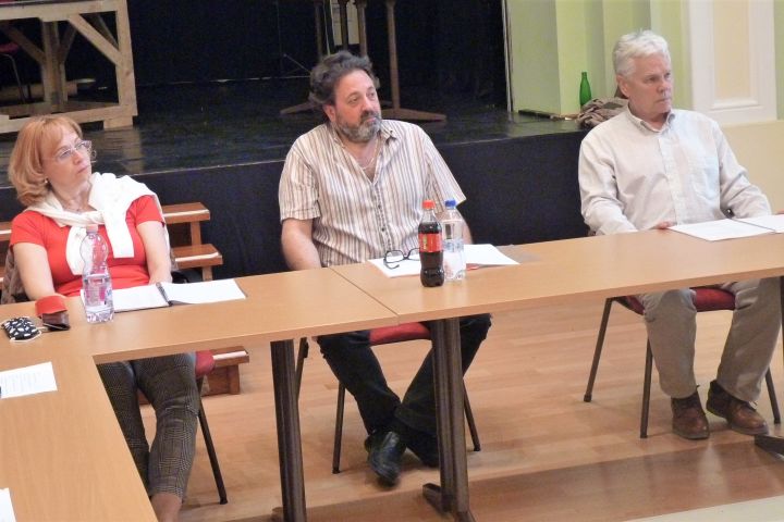 István király színre lép