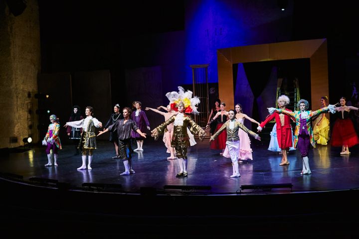 Farinelli: The show must go on