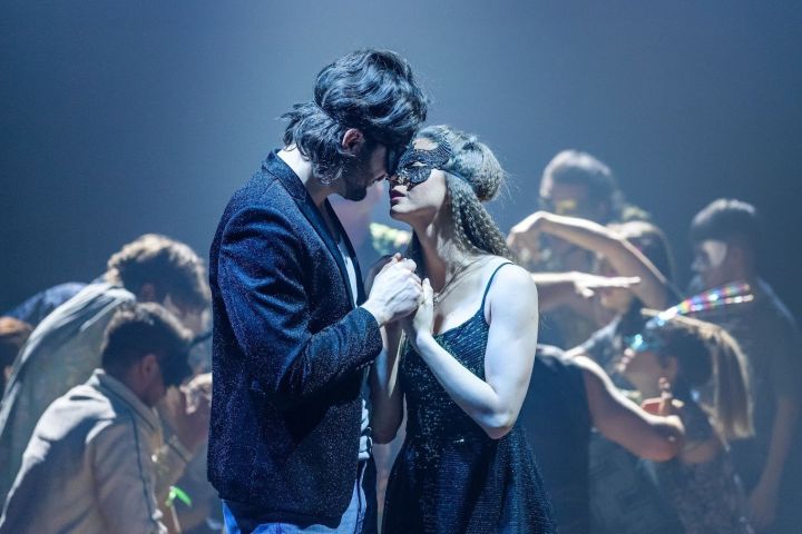 Összeérő kezek - Shakespeare: Rómeó és Júliája a Móricz Zsigmond Színházban 